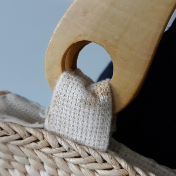 Wicker Floral Embroidered Wood Handle Vintage Bag - Picture 17 of 17